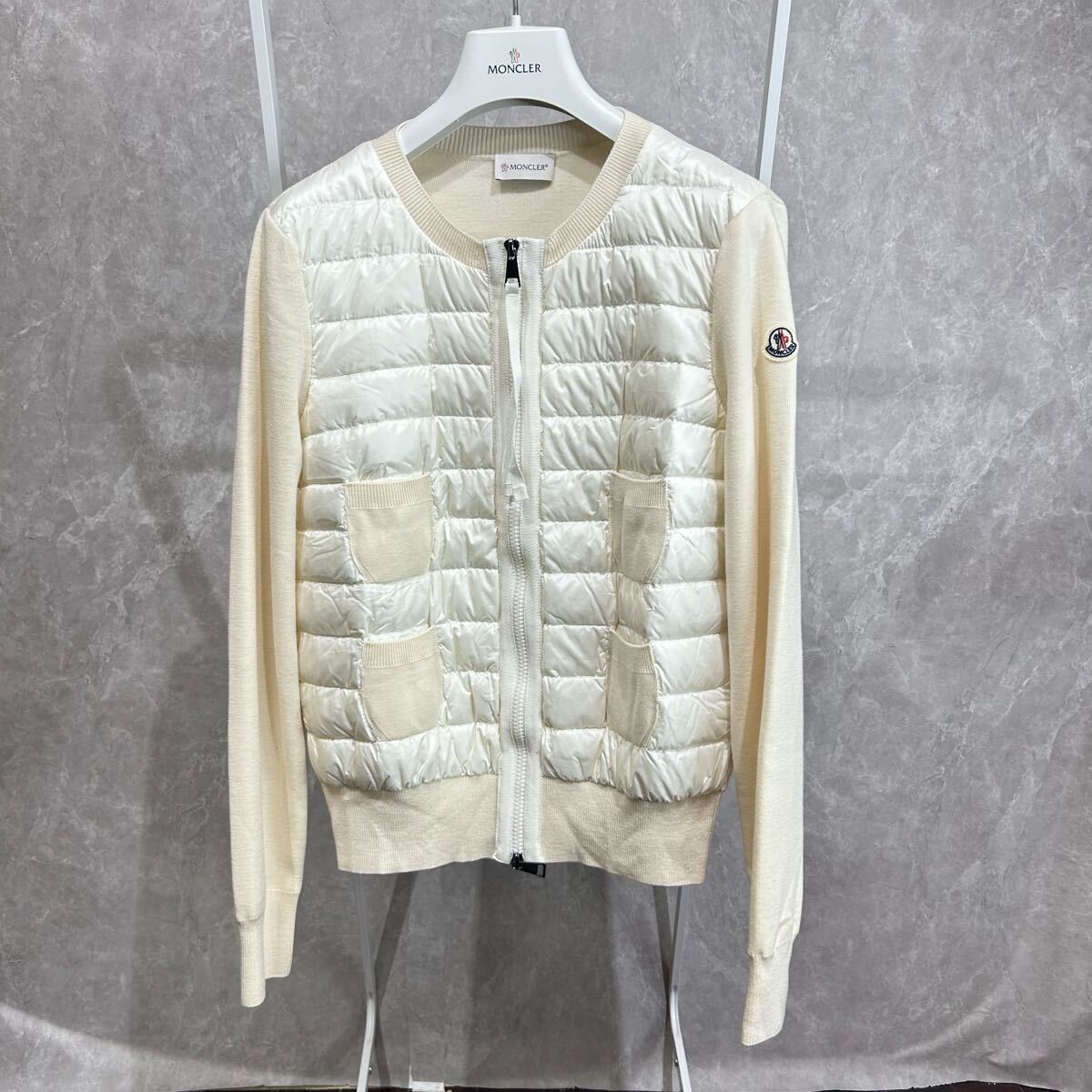 【美品】 MONCLER モンクレール ダウンジャケット ニットカーディガン白系S拍卖