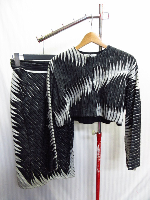 未使用 HIROKO KOSHINO ヒロココシノ 上下セットアップ SIZE9 白黒系モノトーンデザイン ジャケット&スカート 麻 リネン 11052拍卖