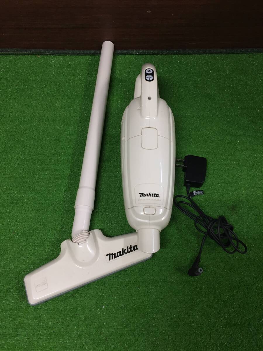 makita マキタ 充電式クリーナー CL105D(N)ベージュ Li-ion 10.8Vバッテリ内蔵式 紙パック式 クリーナー 5-26拍卖