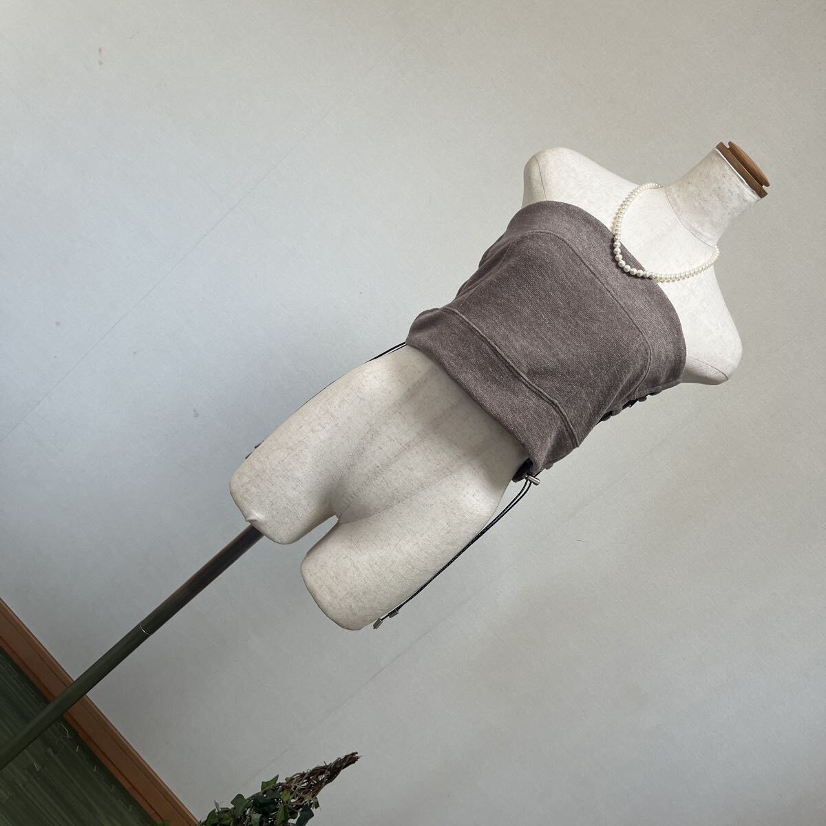 11-7新品 AGAWD アガウド サイドストラップリボンレースアップ ニットベアトップビスチェ ベージュ 9号 M F拍卖