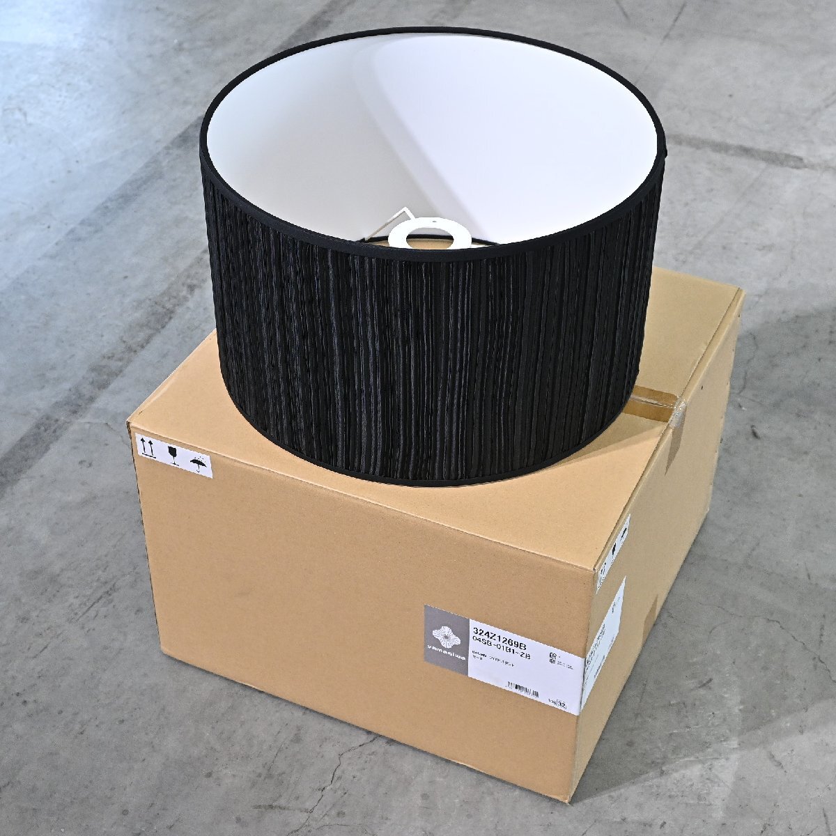 新品 未使用 2023年製 yamagiwa「BAUMN」シェードのみ プリーツ 照明器具 円形 ラウンド リビング ダイニング 天井 バウム ヤマギワ拍卖