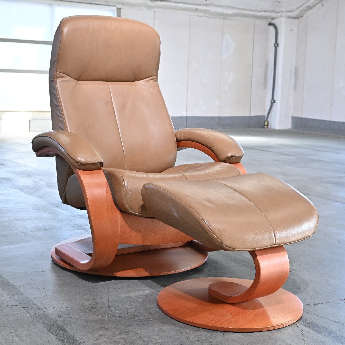 シモンズ イエリアーダ 31万「フィヨルド/ウノ」一人掛けソファ オットマン ビーチ材 本革 リクライニング チェア Fjords Uno SIMMONS 北欧拍卖