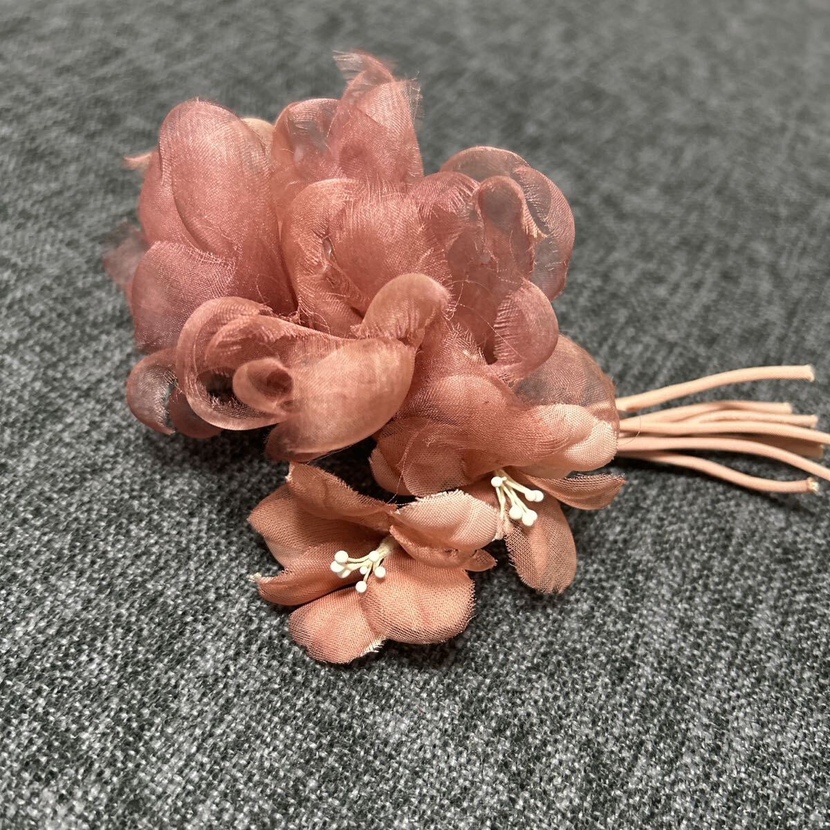 新品 フラワー オーガンジー コサージュ ブローチ拍卖