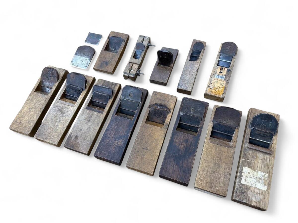 11T4ク44★かんな 鉋 まとめ 13点★ 千代鶴/忠永/左勘次/奈源次 など 大工道具 carpentry tools拍卖