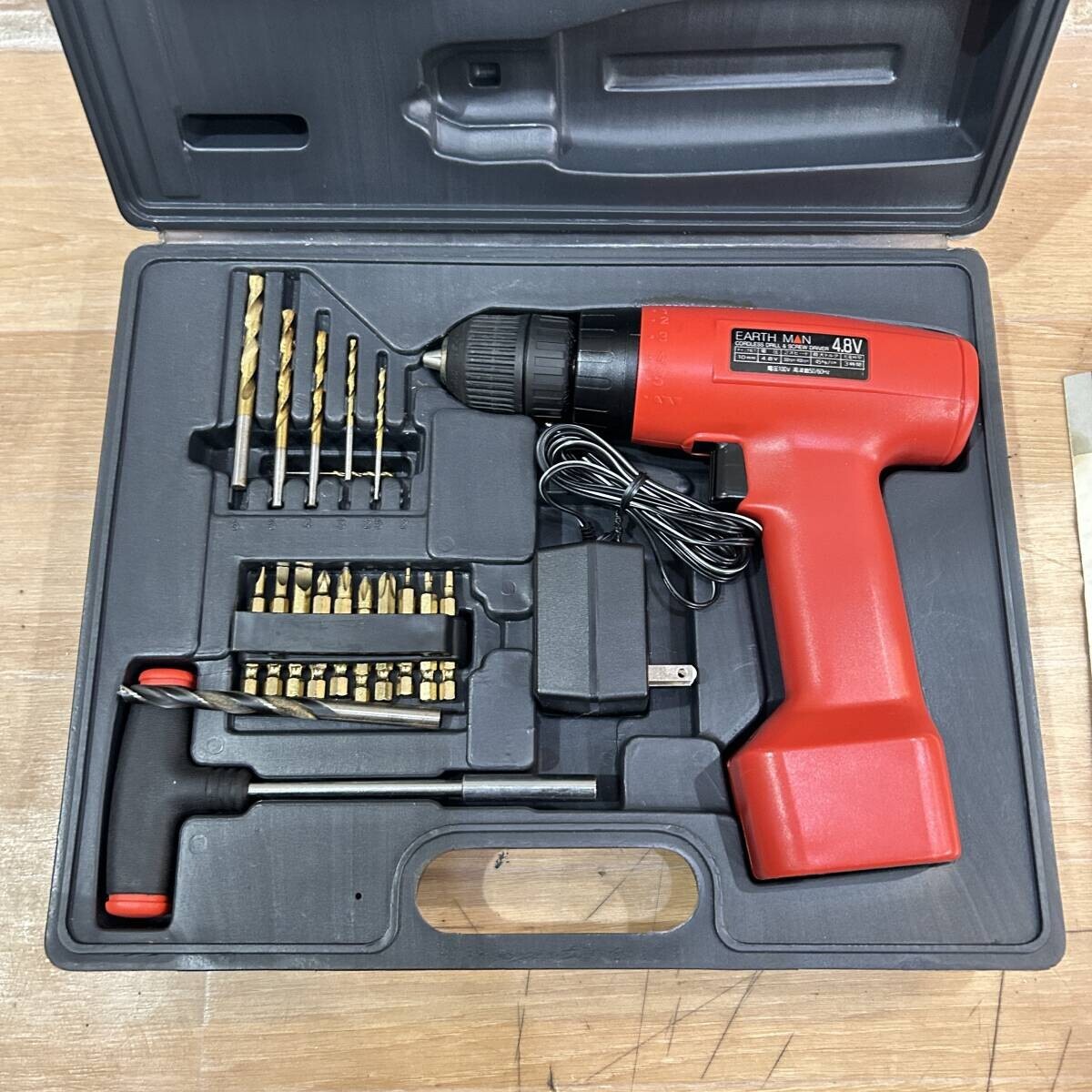 EARTH MAN / アースマン 4.8V 充電式ドリル&ドライバー C-4450 トルク切り替え式 クラッチ機構付き 付属 収納箱付き USED拍卖