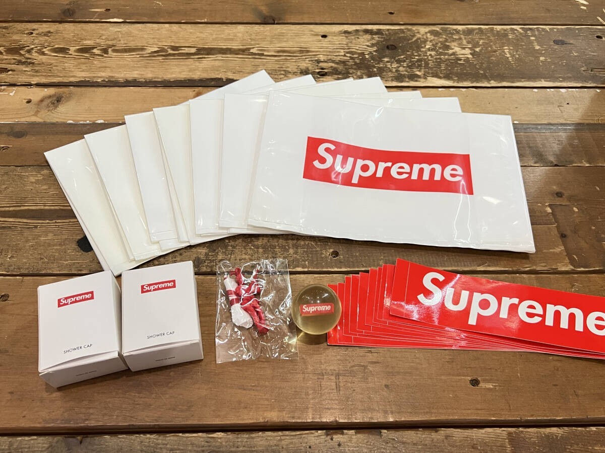 Supreme シュプリーム ノベルティセット (ショッパーバッグ×7・ステッカー×10・シャワーキャップ×2・ミニフィギュア・スーパーボール)拍卖