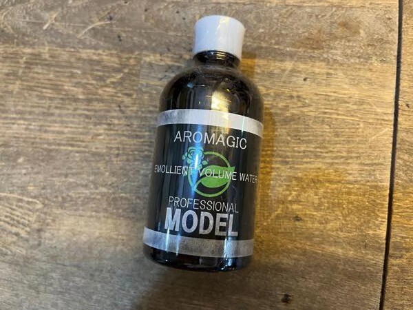 新品未開封☆AROMAGIC/アロマジック エモリエント ボリュームウォーター 化粧水 100ml EMORLLIENT VOLUME WATER スキンケア☆拍卖