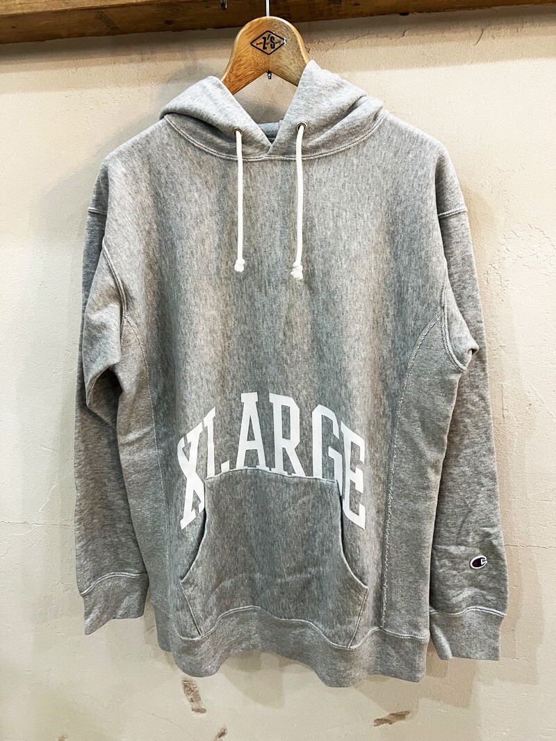 M10★Champion×XLARGE/チャンピオン×エクストララージ フロントロゴプリントREVERSE WEAVE フーディー パーカー グレー Mサイズ★拍卖