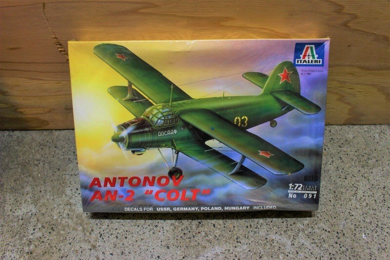 ●未組立品 ITALERI/イタレリ 1/72 ANTONOV AN-2 COLT アントノフ コルト 軍用機 プラモデル 玩具 コレクション●拍卖
