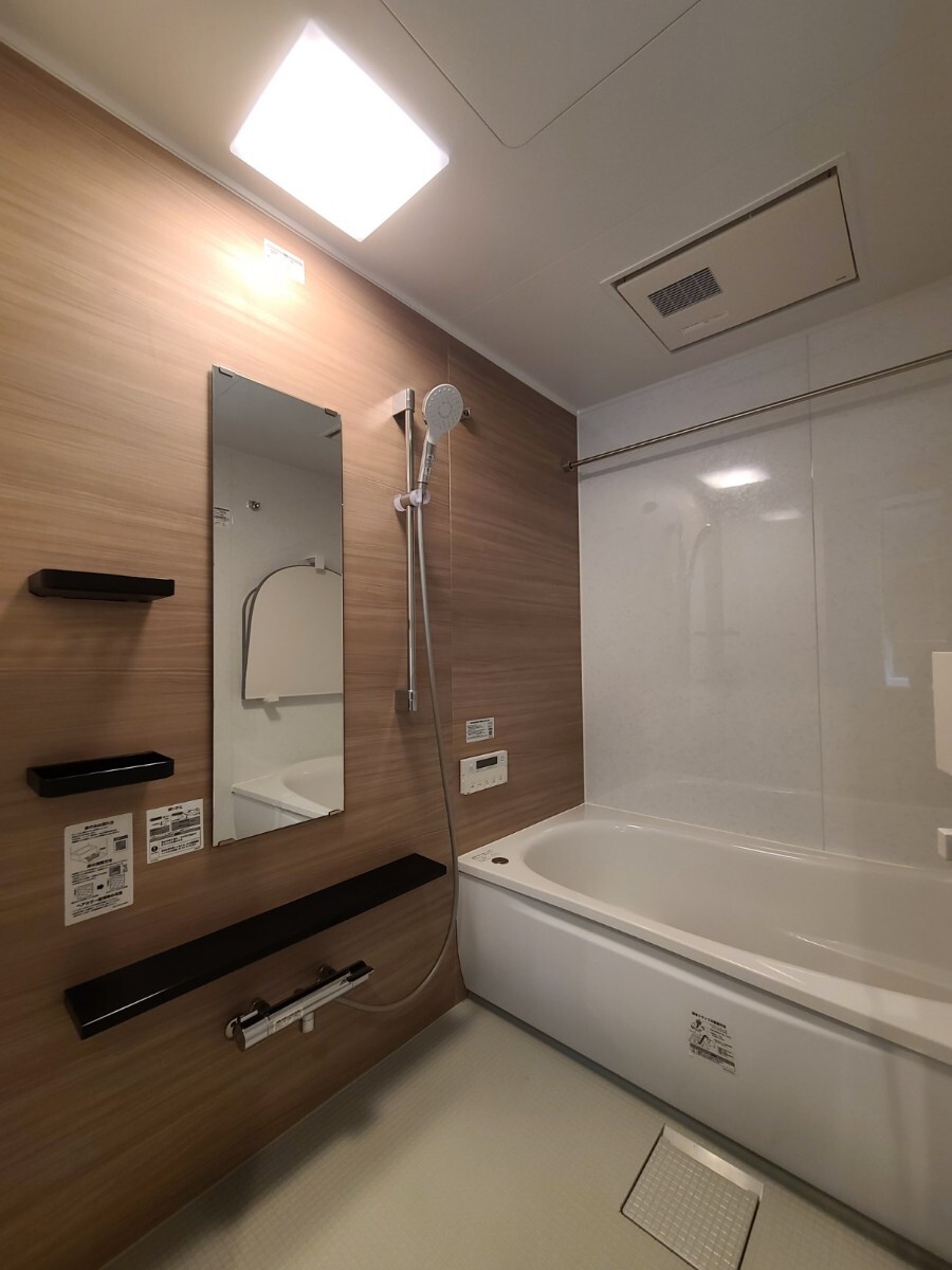 (DKM09-U) TOTO ユニットバス 1418サイズユニットバス ◇ LC=左扉/正面浴槽 住宅設備 モデルルーム展示品拍卖