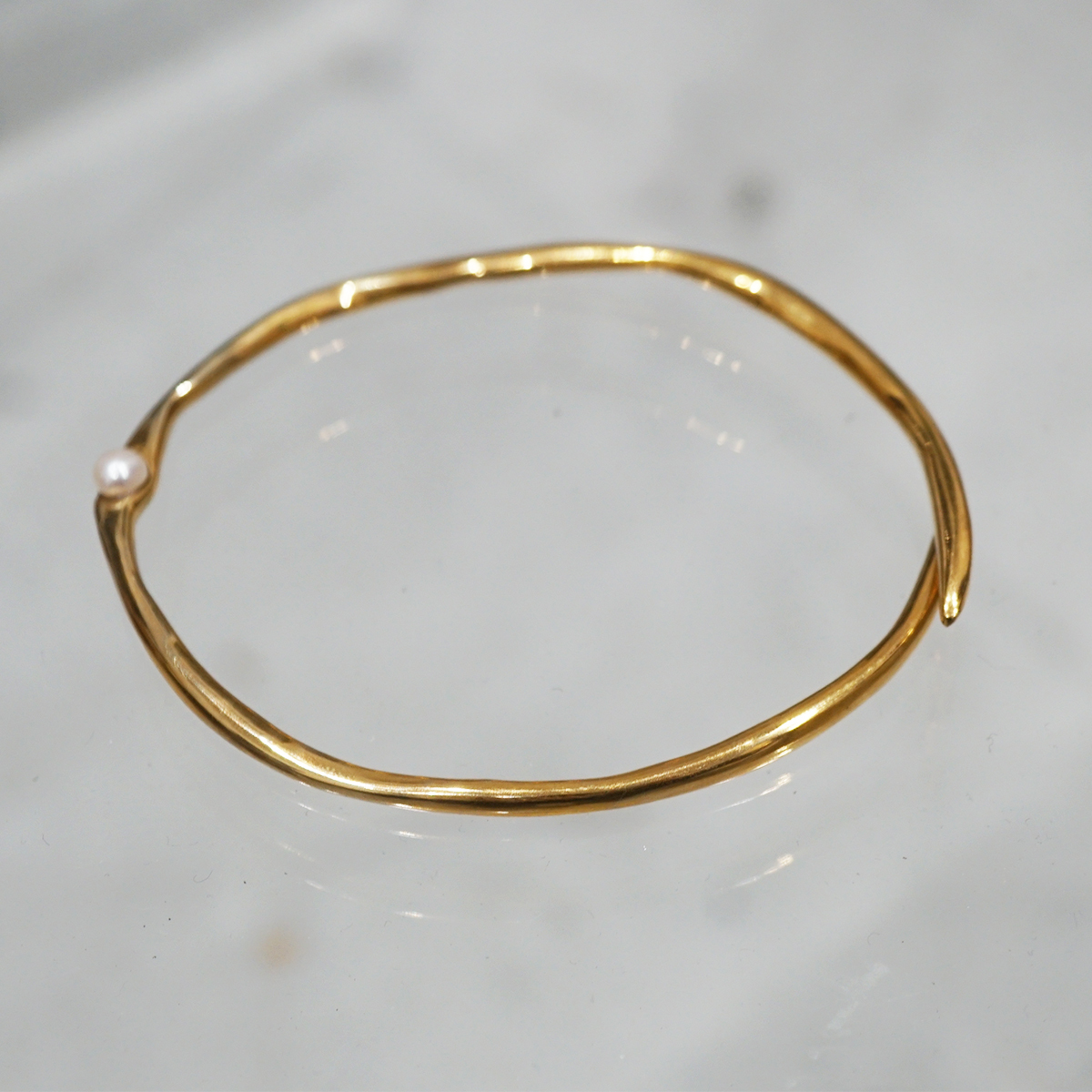 HERNAN HERDEZ Pearl Arm Cuff / 18k plated brass&freshwater pe / エルナンエルデス ブレスレット バングル拍卖