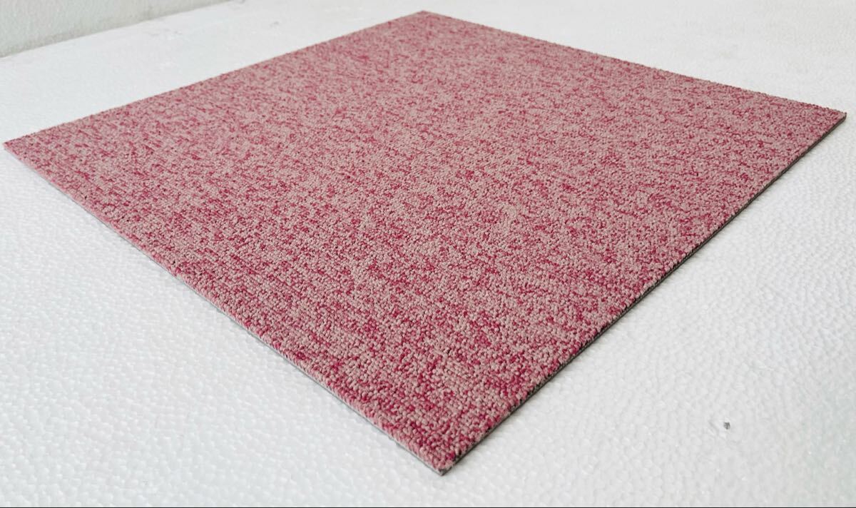新品.未使用の高級なタイルカーペット (箱入り) (日本製) 50×50 100枚 キレイなピンク柄物 1円スタート!maronD NT-70055拍卖