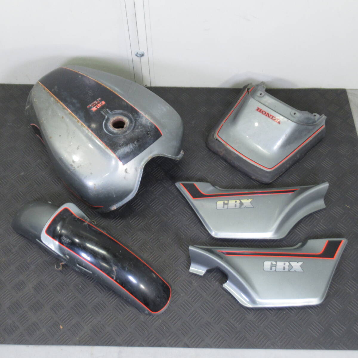 ホンダ CBX1000 SC06 純正 外装セット タンク/サイドカバー/Fフェンダー/テールカウル レストアベース 当時物【220】TMI-D-008拍卖