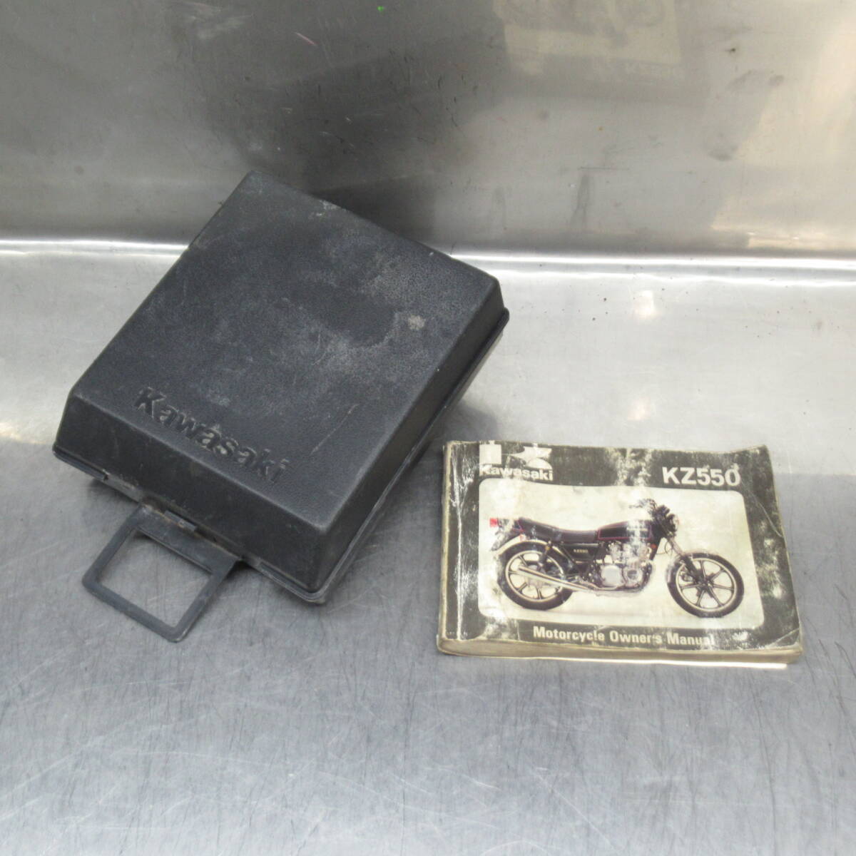 カワサキ KZ550 純正 小物入れ 書類入れ ケース 取扱説明書付き 当時物 検)Z400FX Z550FX Z400J Z500【060】USA-P-663拍卖