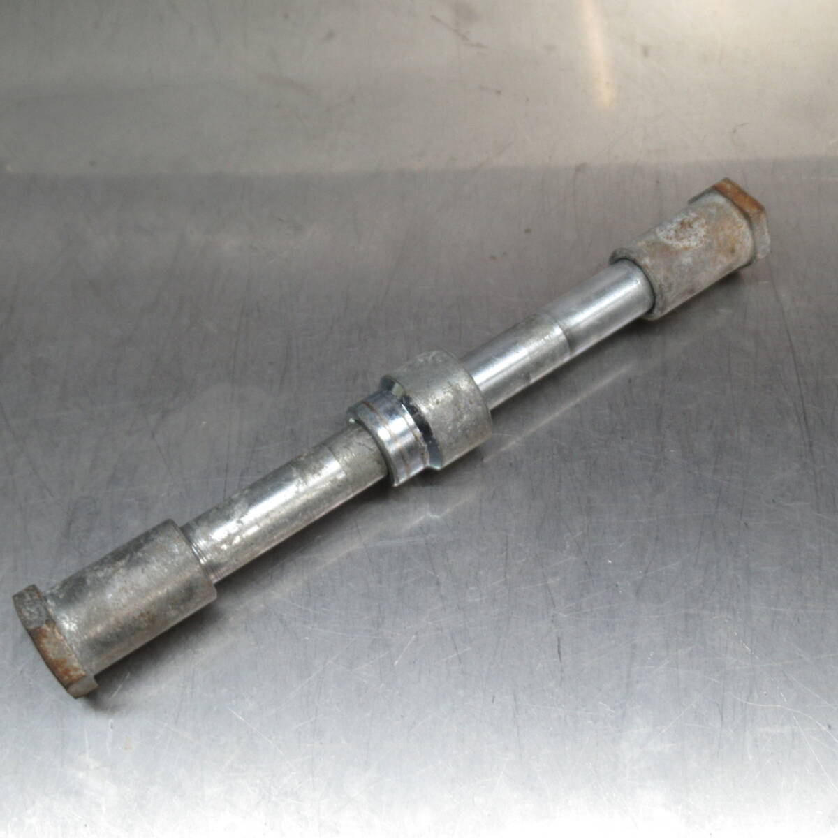 カワサキ KZ900 KZ1000 Z750Four KZ650 純正 フロントアクスルシャフト 17mm【060】USA-O-092拍卖