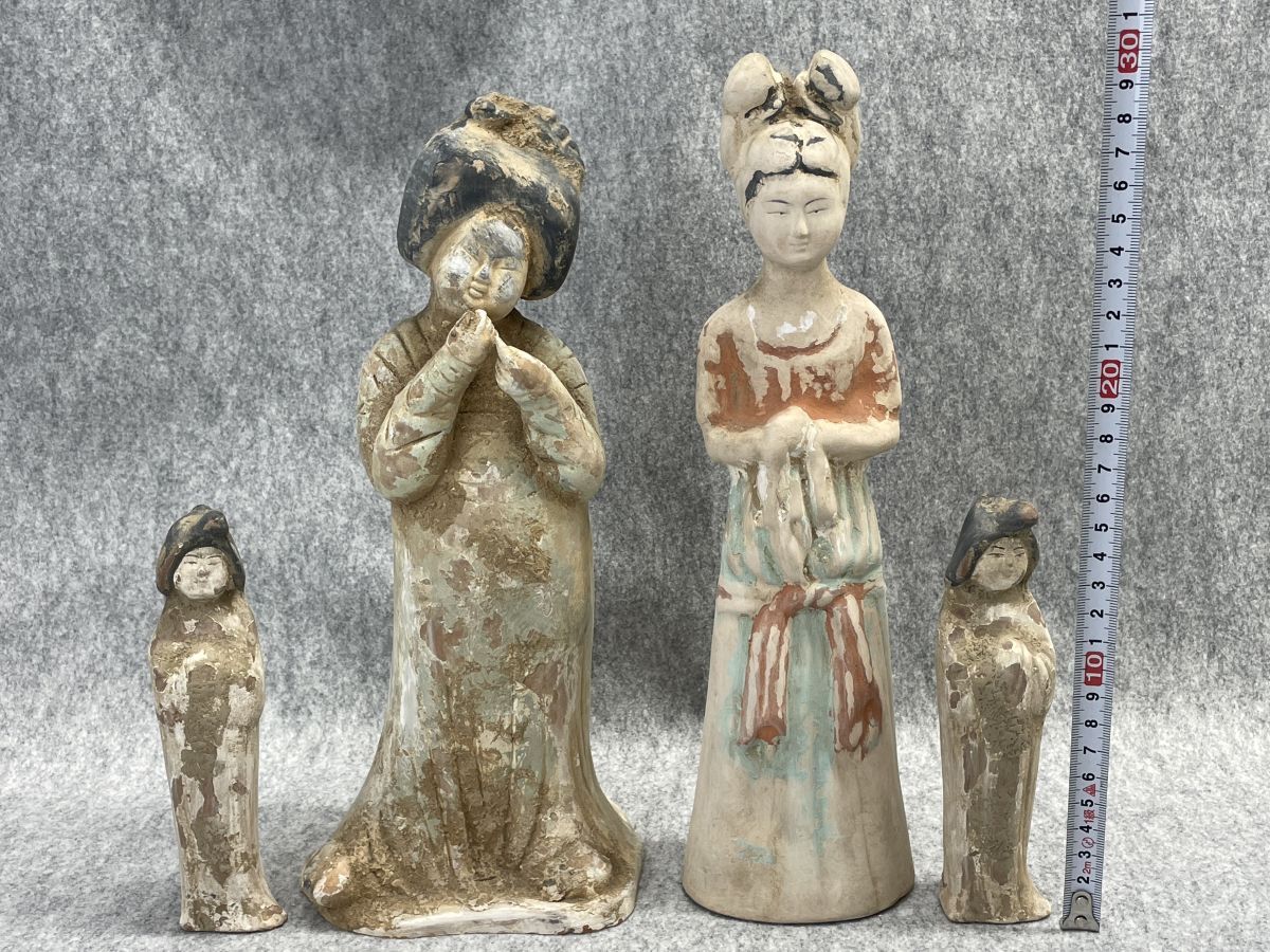 【R977】蔵出し品 年代物 唐時代 女性像 唐三彩 陶俑 4体セット 出土品 中国 古美術 芸術 骨董 土人形 発掘品 副葬品 古玩 古代拍卖