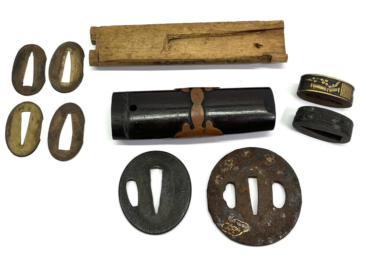 【R936】蔵出品 刀装具 10点セット 刀の部品 拵え 鍔/つば 縁頭 彫金 金象嵌 レトロ 大正/明治/江戸 骨董品 当時物 古道具 b拍卖
