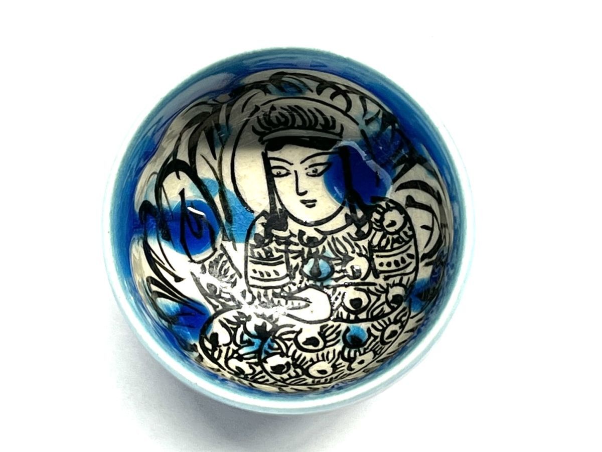 【R957】美品 人間国宝 加藤卓男 青釉胡姫文 酒杯 直径5.5cm×高さ4.5cm 希少 トルコブルー 共箱 酒器 盃 お猪口 骨董 b拍卖