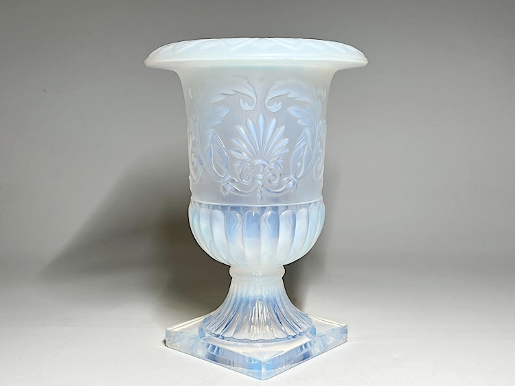 【瑞】オパールセントガラス フラワーベース 拍卖