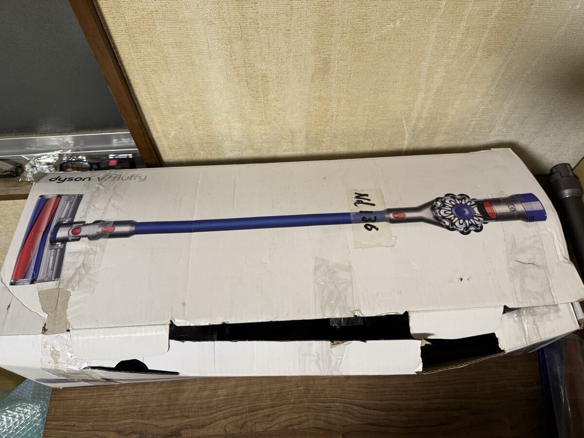 展示品★極美品★dyson★ダイソン★コードレスクリーナー★SV10★V8★掃除機★充電器付属★付属品多数★ハンディクリーナー★元箱★拍卖