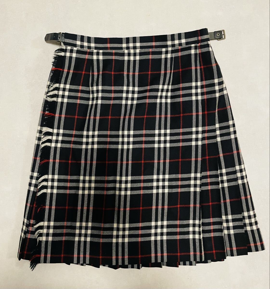 バーバリーブルーレーベルの巻きスカートです拍卖