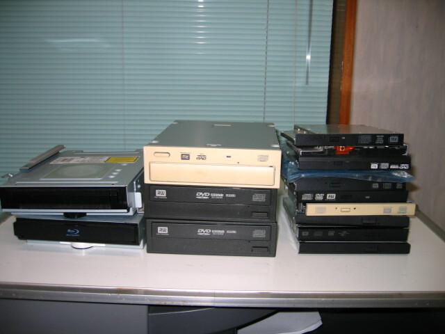 ブルーレイドライブ2台、DVDマルチディスクトップ用3台ノート用9台 動作未確認ジャンク拍卖