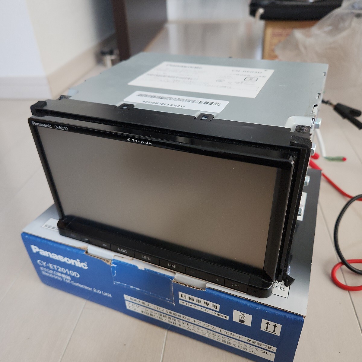 パナソニック ストラーダ CN-RE03D カーナビ Bluetooth DVD CD 本体のみ拍卖