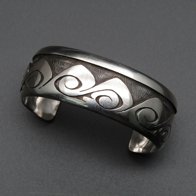 Robert Lomadapki ホピ族 バングル オーバーレイ ウォーターウェイブ ロバートロマダプキ 人間国宝 ブレスレット 80007195拍卖