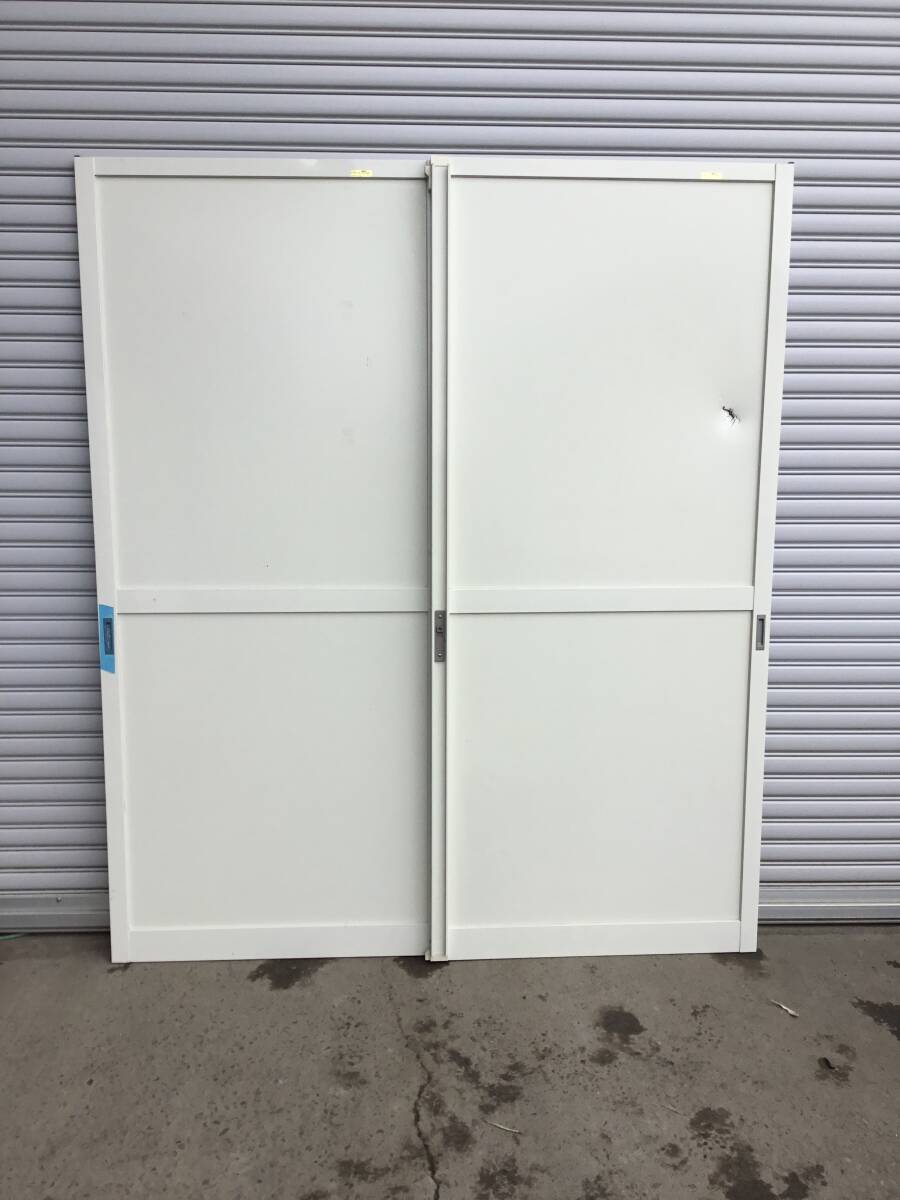 △ v ② 岐阜発/ TOSTEM/ アルミ製/ 引き戸/ 鍵なし/ 高さ1980mm/ 2枚幅1680mm/ 両開き/ 1枚穴開きあり/ 現状品/ R7.11/12 △拍卖