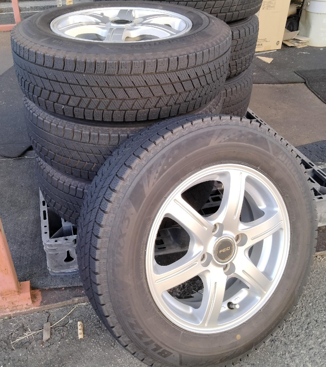 FEID 14インチ 4穴100 2023年 175/70R14 ブリヂストン VRX3 スタッドレス バリ山 4本セット拍卖