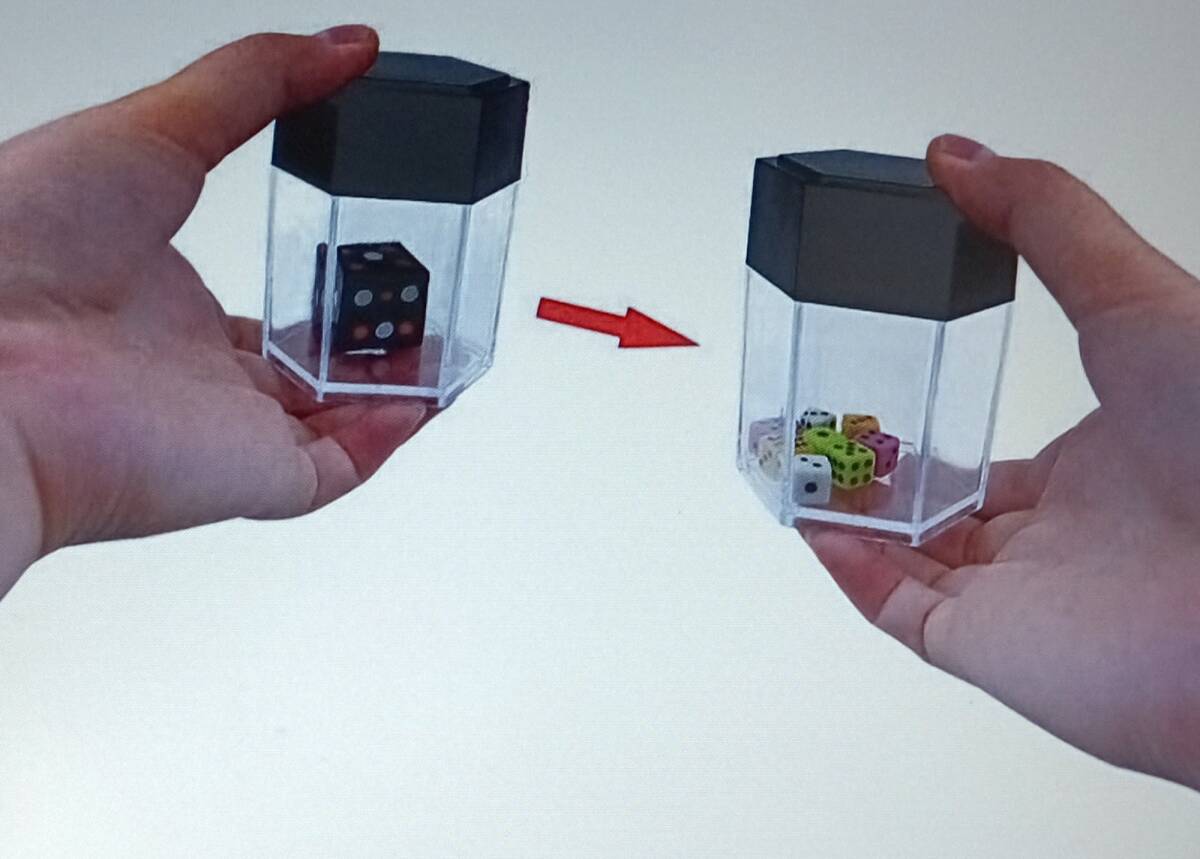 ★《爆発ダイス》透視ボックスに大きなダイスが入っています、マジシャンがケ-スを一振りすると小さなカラフルなダイスになります拍卖