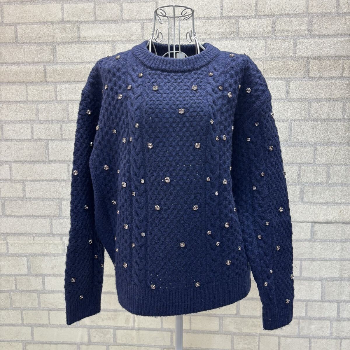 極美品 2回のみ着用 ルーニィ LOUNIE ニット セーター 厚手 長袖 ケーブルニット ラインストーン ウール混 サイズF ネイビー レディース拍卖