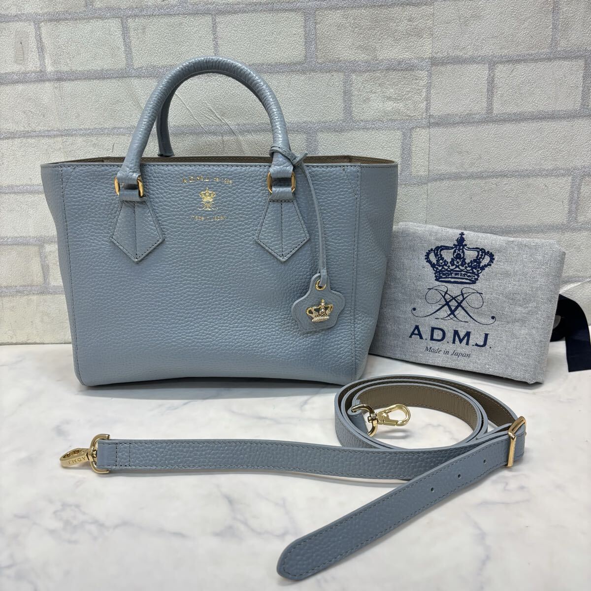 新品 未使用 日本製 ADMJ エーディーエムジェイ ハンドバッグ ショルダーベルト 保管袋付き 本革レザー レディース 水色 ブルー 青系拍卖