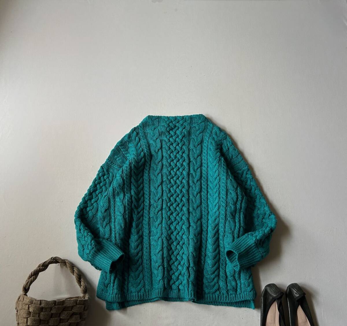 YECCA VECCA イェッカヴェッカ 可愛いケーブル編みニット拍卖