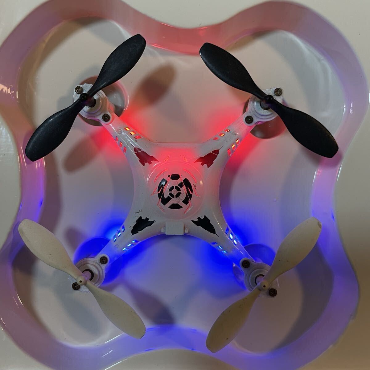 中古トイドローン2機 ・X7 Explorers 2.4G 4CH 4 Axis 3D Fly Gyro RC Quadcopter ・SyMA X13 STORM4CH 2.4GHZ QUADCOPTER拍卖