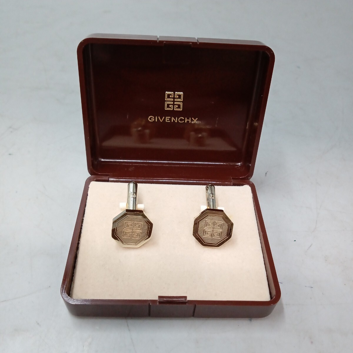 E GIVENCHY ジバンシィ カフスボタン ゴールドカラー ケース付拍卖