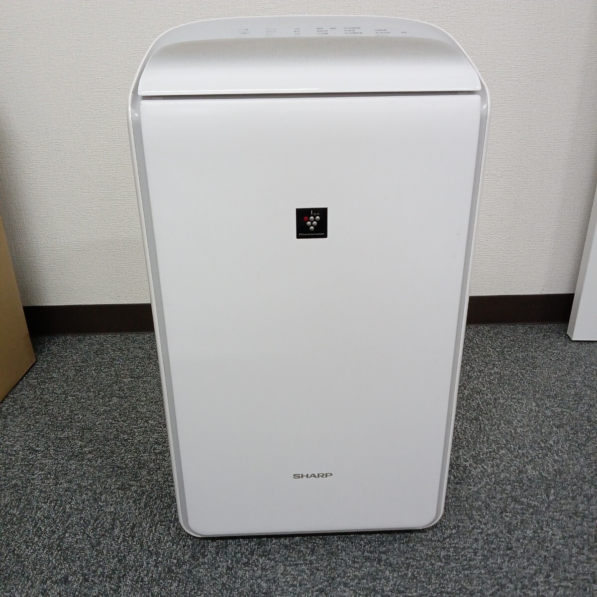 A SHARP シャープ 除湿機 プラズマクラスター CV-PH140-W ホワイト 4045380 2024年製 コンセント歪み有り 通電確認済拍卖