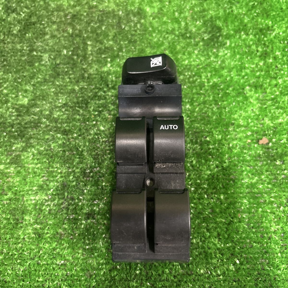 MH23SワゴンRスティングレー パワーウィンドウスイッチ 送料650円(北海道、九州、沖縄+300円)拍卖