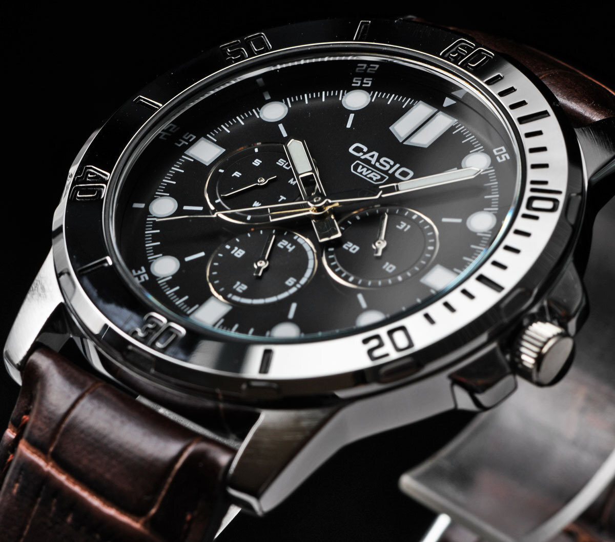 逆輸入カシオ 軽さ65g 最新作 精悍ブラック&メタリックシルバー 30m防水マルチファンクション 腕時計 新品 CASIO メンズ 激レア日本未発売拍卖