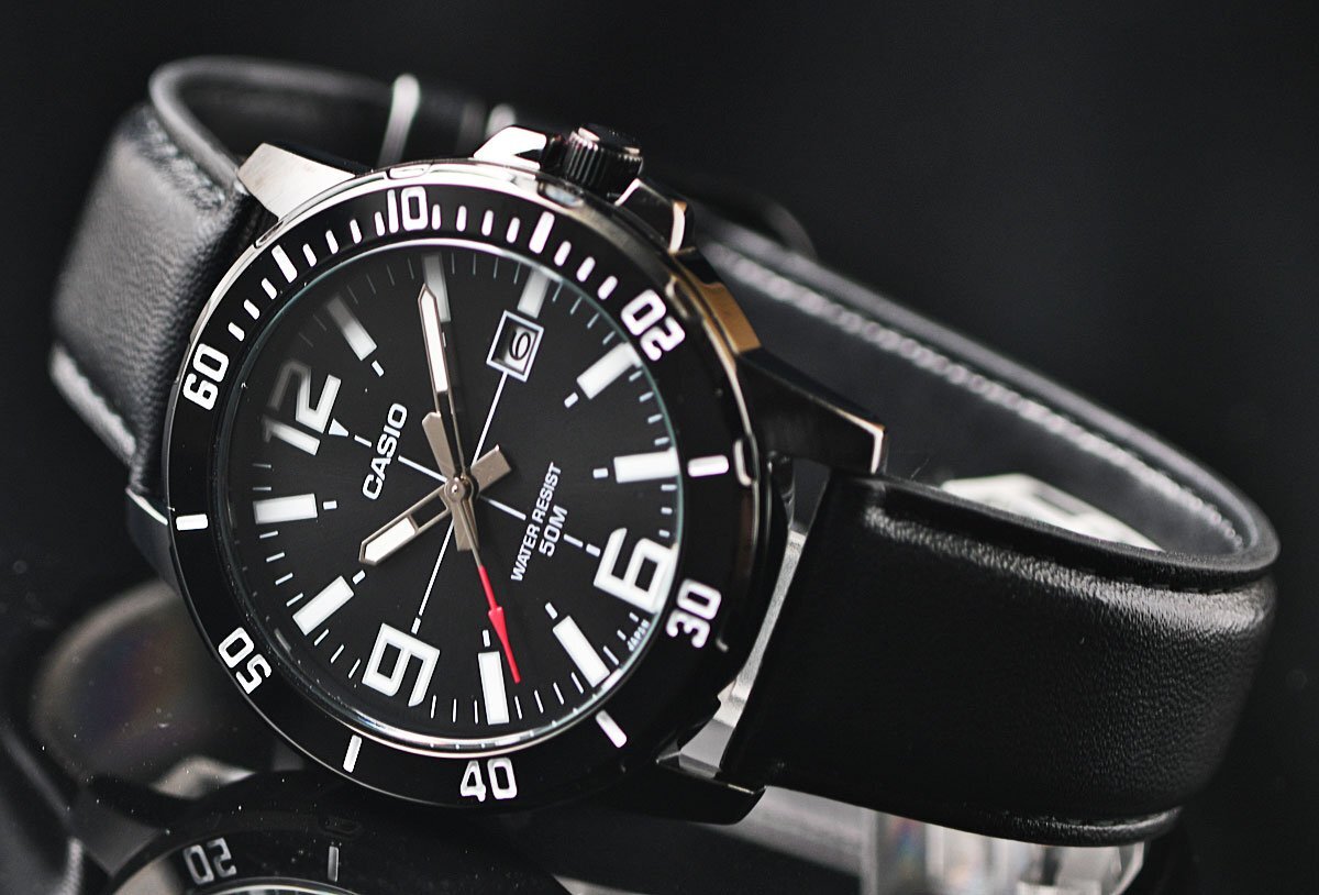 逆輸入カシオ 最新作ブラックメタリック 全身黒塗 50m防水 腕時計 CASIO メンズ 激レア日本未発売拍卖