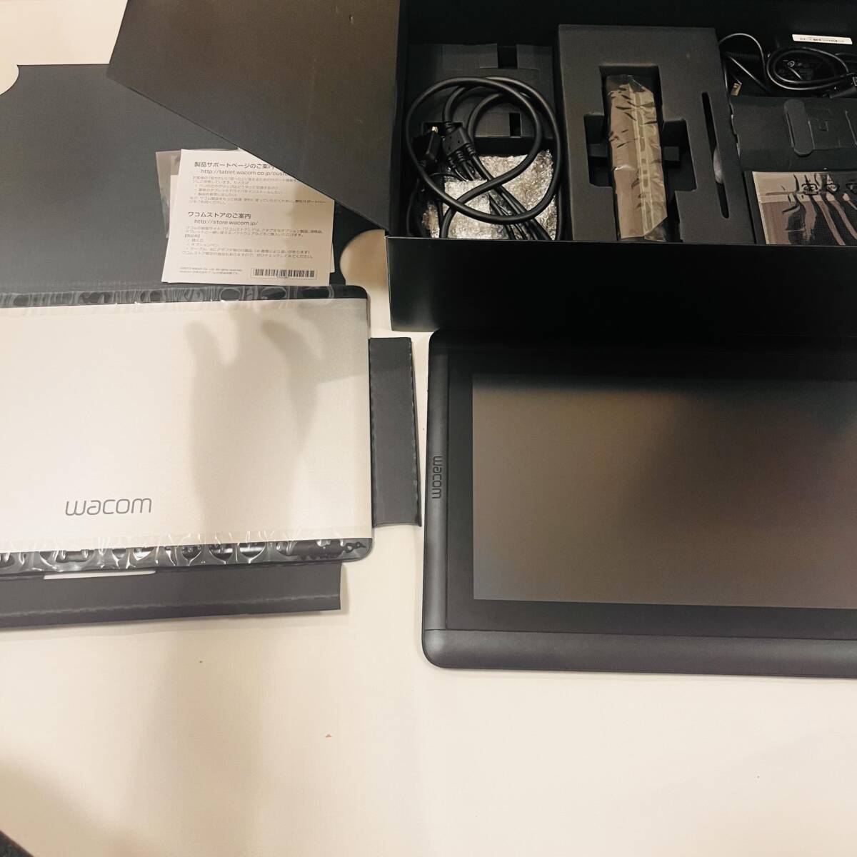 ワコム 液タブ 液晶ペンタブレット 13.3フルHD液晶 Cintiq 13HD DTK-1301/K0 2532拍卖