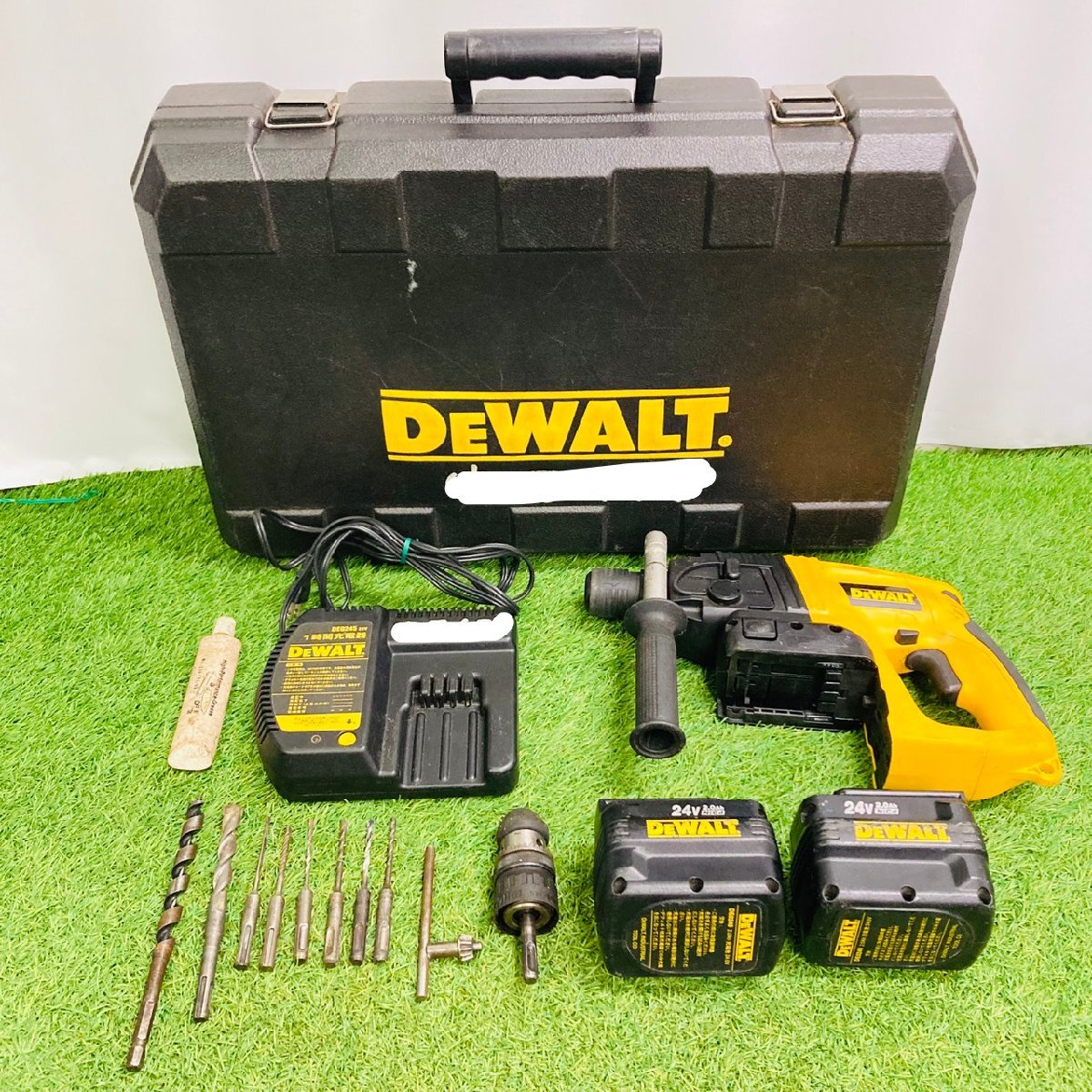 【中古品】『11-014』充電式ハンマドリル 本体 DW004 充電器 DE245 バッテリー DE0240 24V 2点 ケース ドリルビットまとめ拍卖
