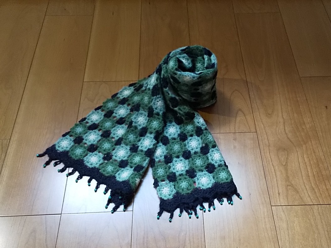 kei MACDONALD マフラー グリーン系 かぎ針編み ビーズ付き 冬物拍卖