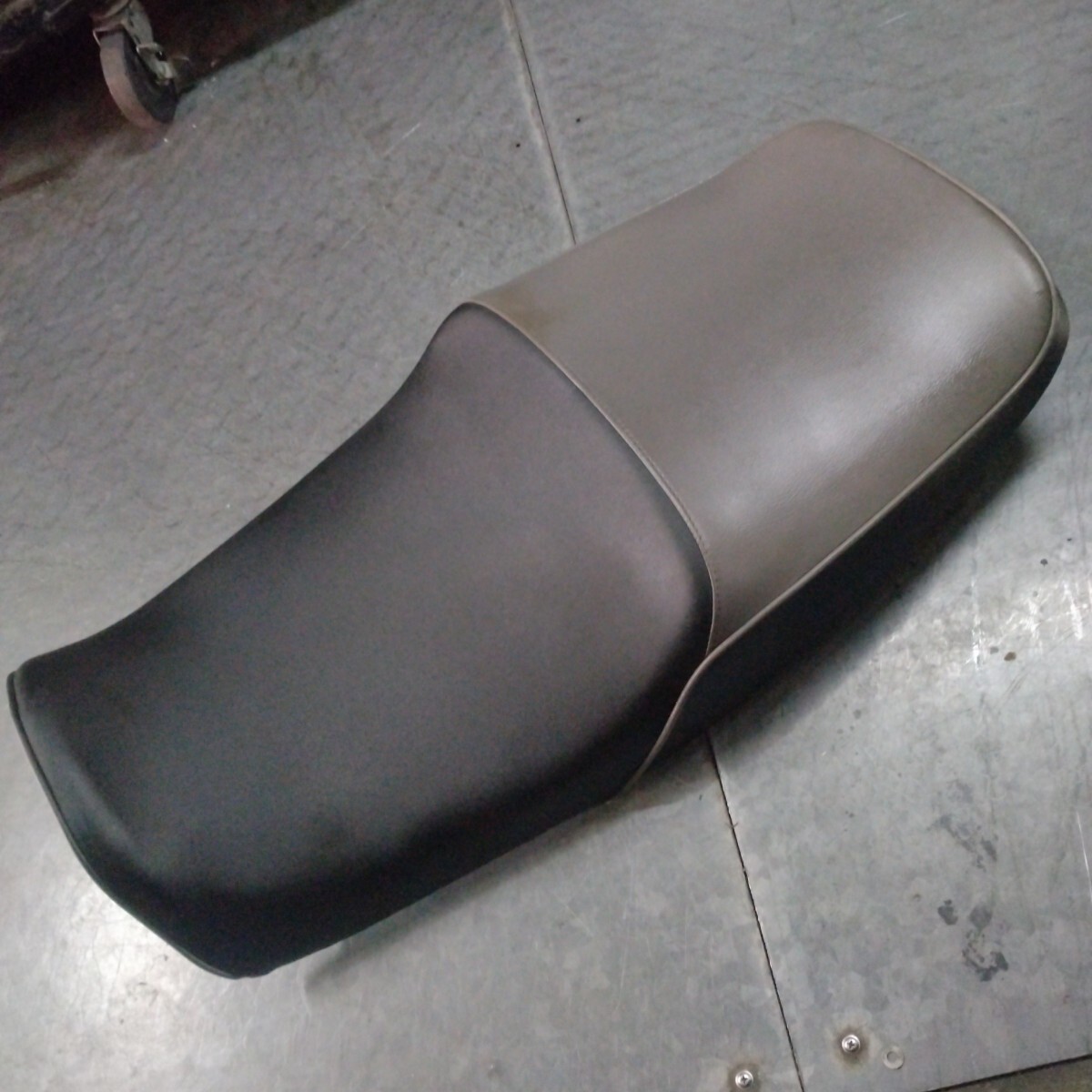 ヤマハ XJR1200 シート 純正ベース 社外品? XJR1300 YAMAHA 拍卖