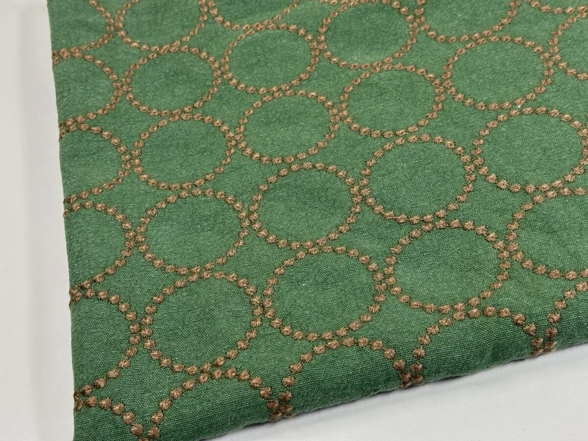 刺繍生地.リネン.刺繍幅123cm×50cm.緑地.茶糸.タンバリン拍卖