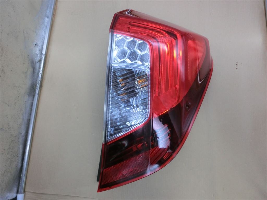 T【5ほ-78】【140サイズ】★ホンダ/GP5 フィット ハイブリッド 右テールライト/スタンレーW1698 8340/ジャンク扱い拍卖