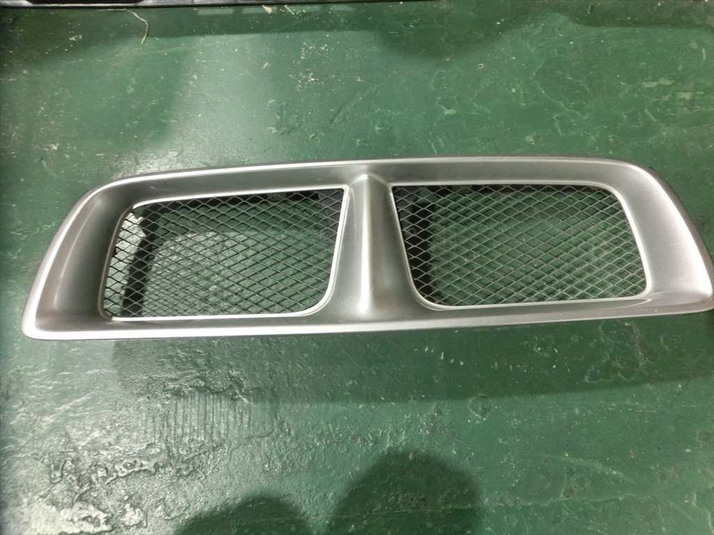 T【H9-49】【140サイズ】★スバル/FORESTER フォレスター SG5/フロントグリル/外装 車パーツ/※傷・汚れ有拍卖