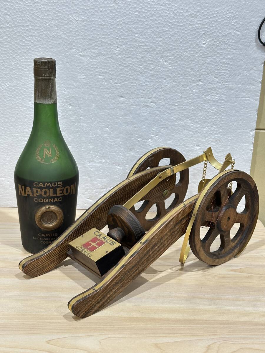 9891_ 古酒 未開栓 人気商品 目減りあり 40% 700ml 砲台付き(破損個所あり) カミュ ナポレオン コニャック CAMUS NAPOLEON 液減り拍卖