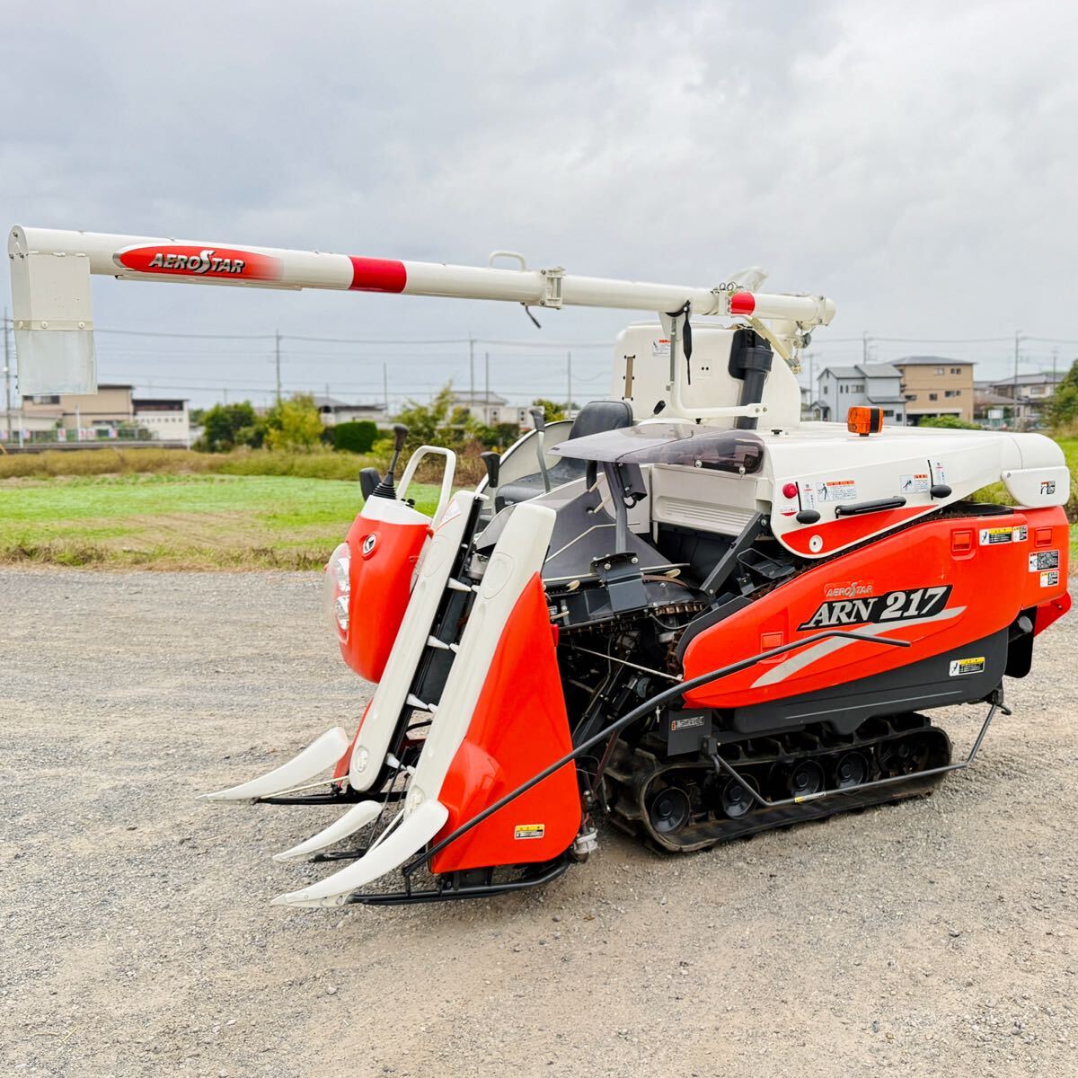 クボタコンバインARN217☆110アワー☆2条刈☆17馬力☆スライド刈取☆クローラ新品☆グレンタンク☆オーガ拍卖