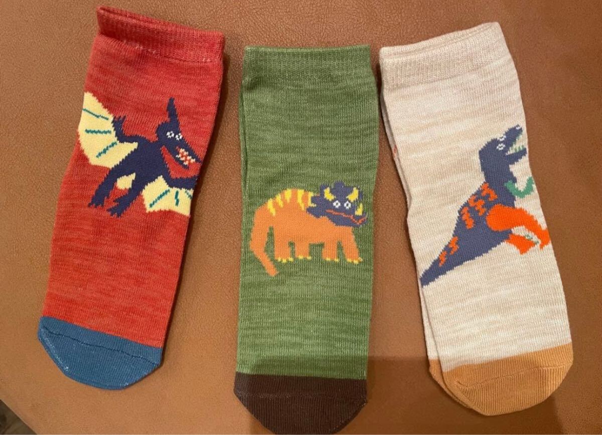 新作☆スタンプルゆるゆるダイナソー園児ソックス3足組73270M 16~18㎝ 拍卖